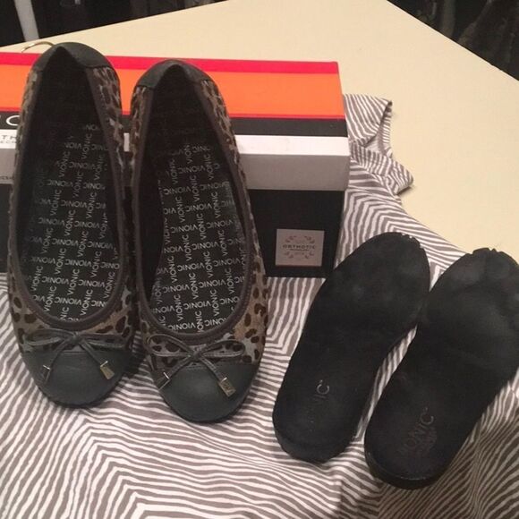 Camo Hair Calf Vionic Ballet Flats - Picture 5 of 8